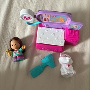 Little people vet set